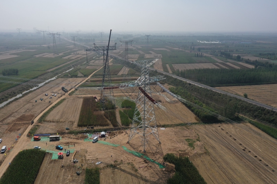 津潍高铁首条800千伏特高压电力线路完成迁改